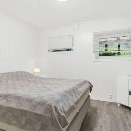 Lovely 1 Bedroom Downstairs Condo With Free Parking Place Svolvaer Exterior photo