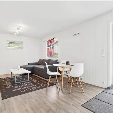 Lovely 1 Bedroom Downstairs Condo With Free Parking Place Svolvaer Exterior photo