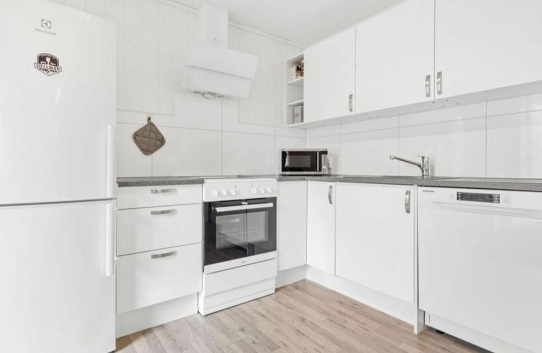 Lovely 1 Bedroom Downstairs With Free Parking Place Apartment