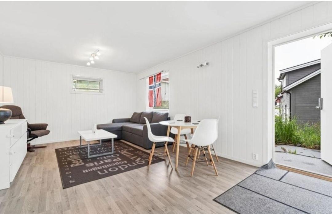 Lovely 1 Bedroom Downstairs With Free Parking Place Apartment